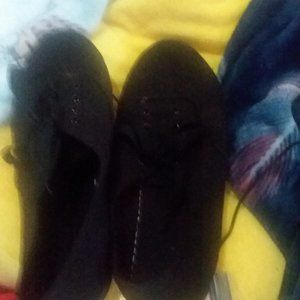 Black Canvas Tennis Shoes